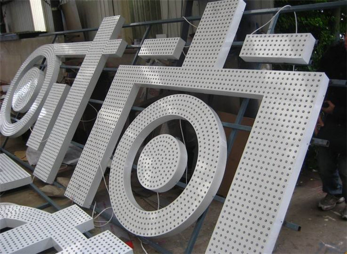 一臺迷你廣告字雕刻機就能生產(chǎn)13種廣告字