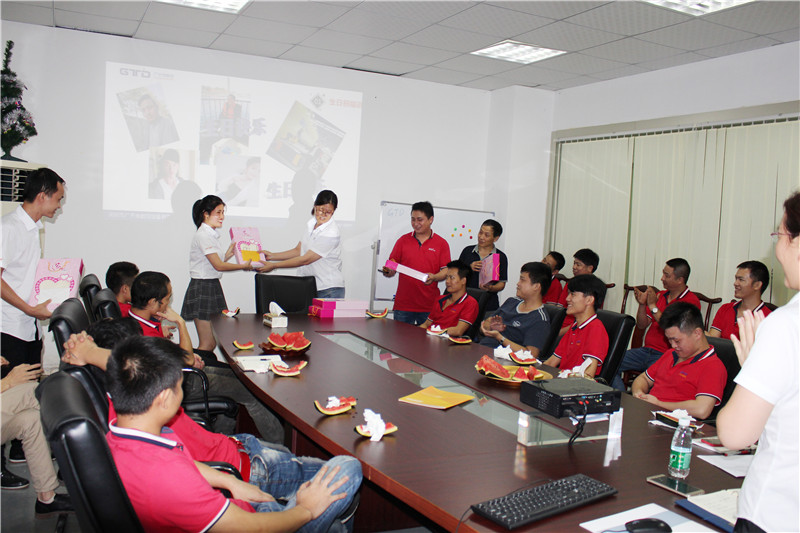 公司生日會(huì )