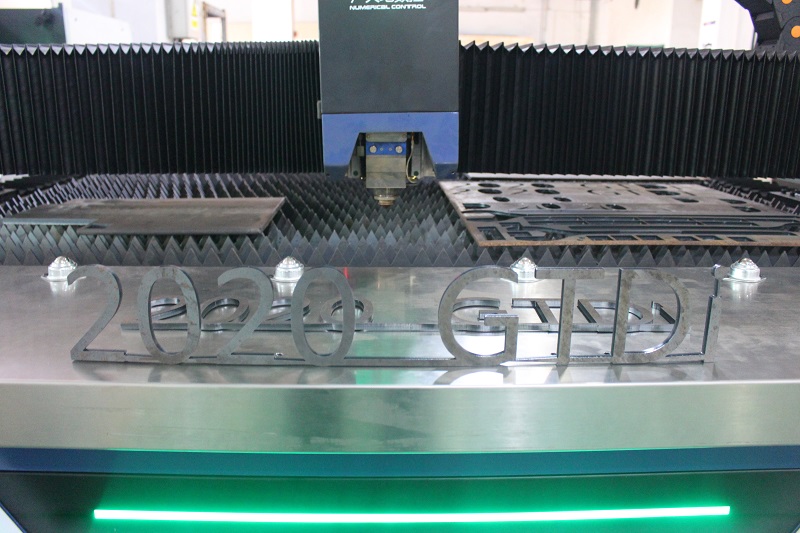 使用光纖激光切割機時(shí)需要掌握的技術(shù)