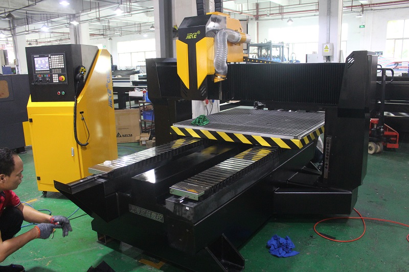 杰克鋁板雕刻機 銷(xiāo)售結束我們的服務(wù)才剛開(kāi)始